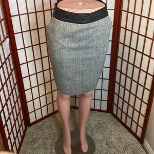 Worthington size 6 skirt, faux leather waist band black and white